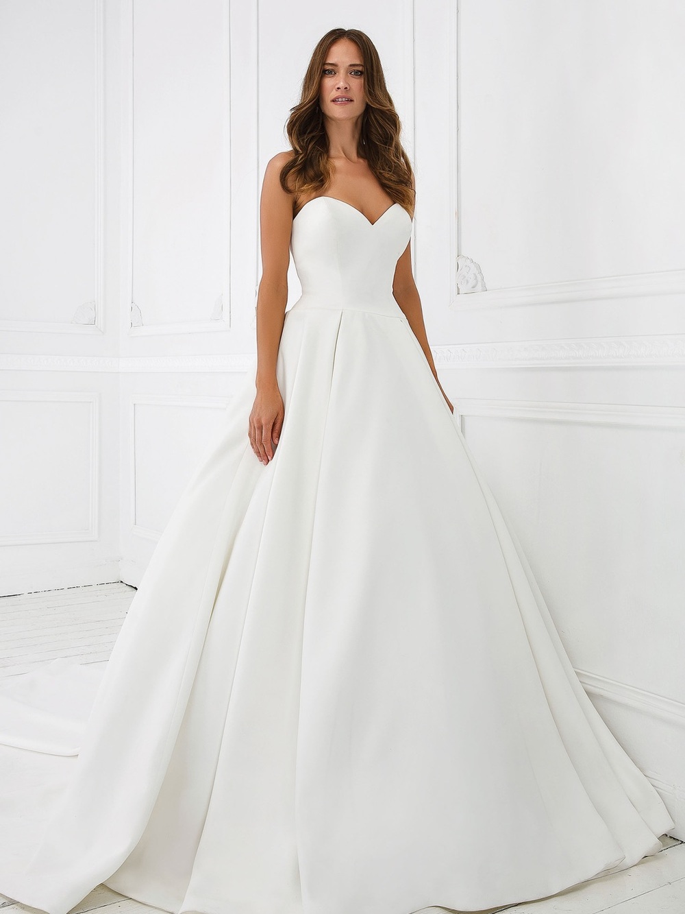 Justin Alexander Strapless Sweetheart Ball Gown Wedding Dress in White